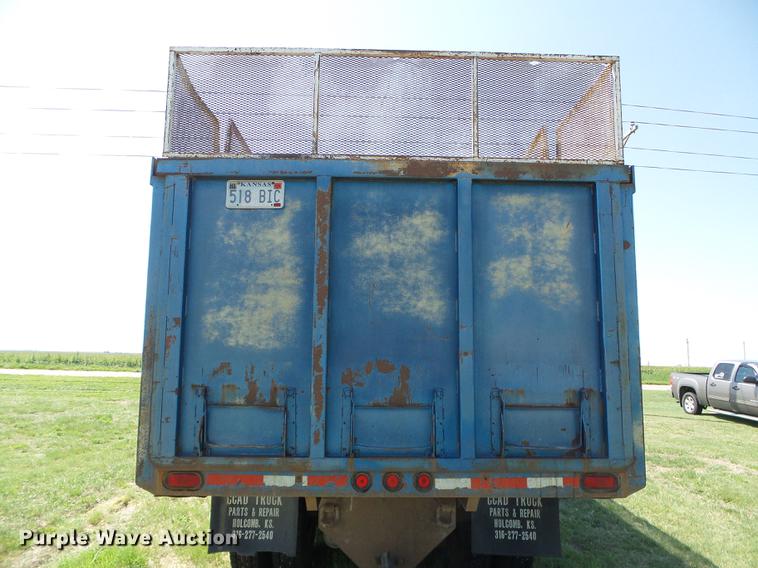 image for item DD5817 1988 Freightliner FLC silage truck