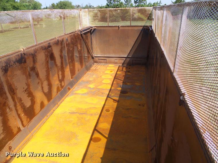 image for item DD5817 1988 Freightliner FLC silage truck