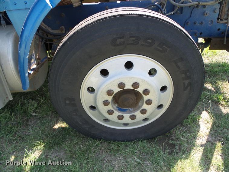 image for item DD5817 1988 Freightliner FLC silage truck