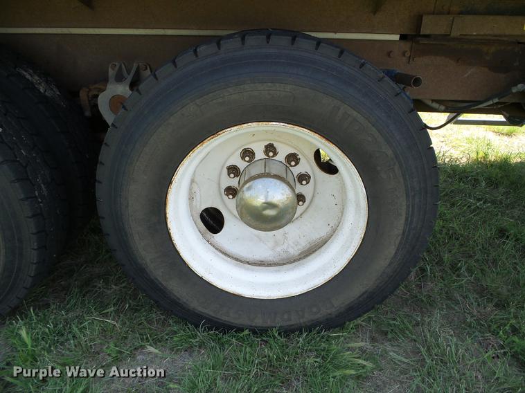 image for item DD5817 1988 Freightliner FLC silage truck