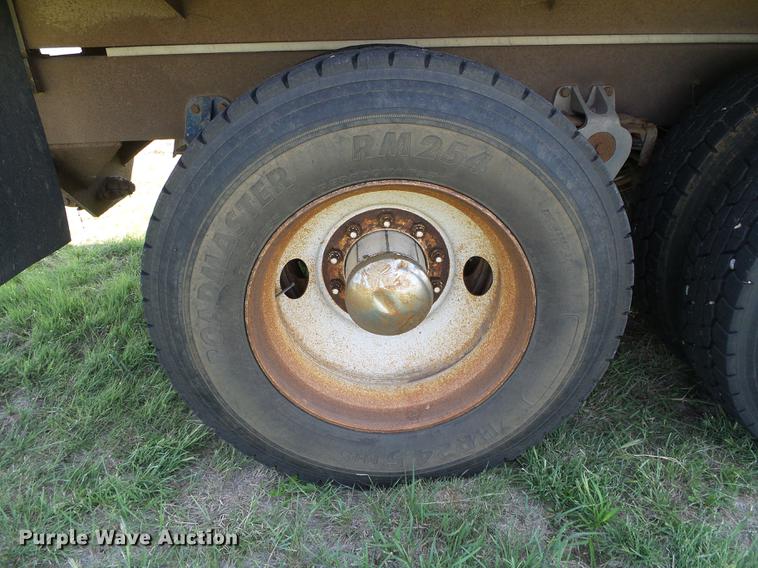 image for item DD5817 1988 Freightliner FLC silage truck