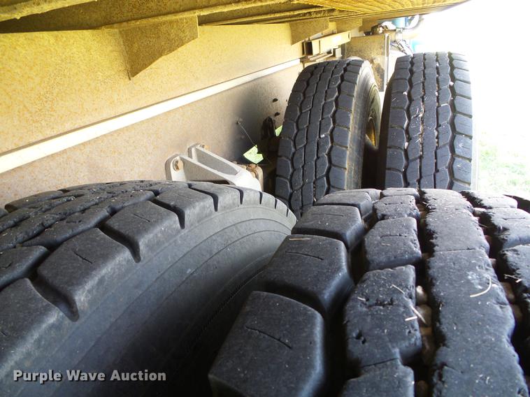 image for item DD5817 1988 Freightliner FLC silage truck