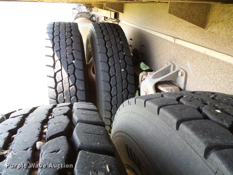 image for item DD5817 1988 Freightliner FLC silage truck