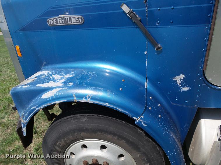 image for item DD5817 1988 Freightliner FLC silage truck