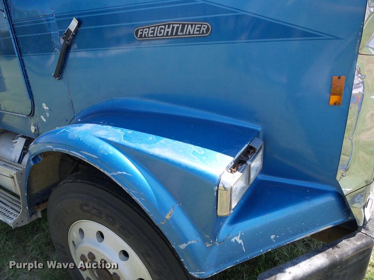 image for item DD5817 1988 Freightliner FLC silage truck