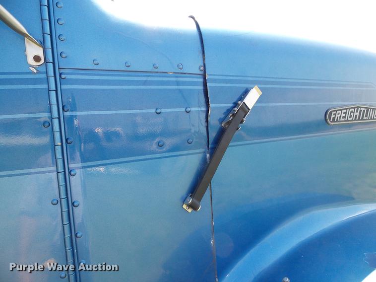 image for item DD5817 1988 Freightliner FLC silage truck