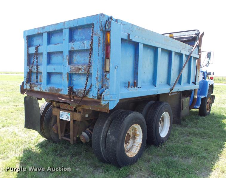 image for item DD5818 1996 Ford LNT8000 dump truck