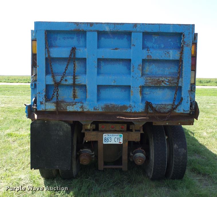 image for item DD5818 1996 Ford LNT8000 dump truck