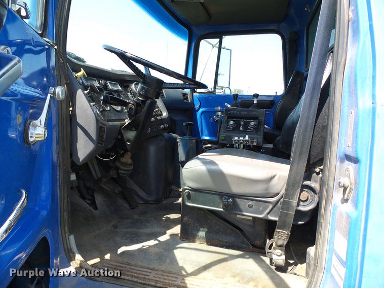 image for item DD5818 1996 Ford LNT8000 dump truck
