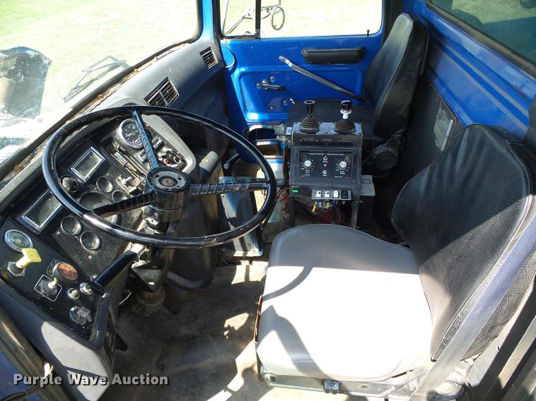 image for item DD5818 1996 Ford LNT8000 dump truck