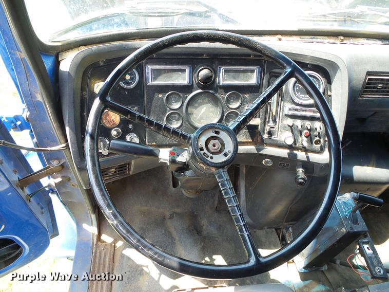 image for item DD5818 1996 Ford LNT8000 dump truck