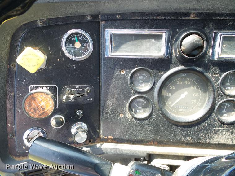 image for item DD5818 1996 Ford LNT8000 dump truck