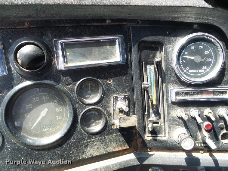 image for item DD5818 1996 Ford LNT8000 dump truck