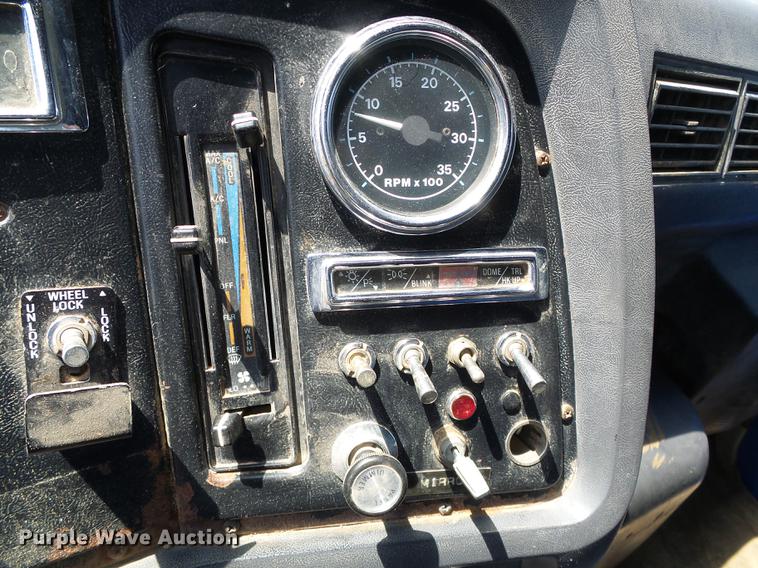 image for item DD5818 1996 Ford LNT8000 dump truck