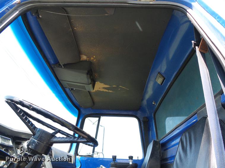 image for item DD5818 1996 Ford LNT8000 dump truck