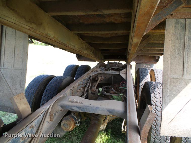 image for item DD5818 1996 Ford LNT8000 dump truck