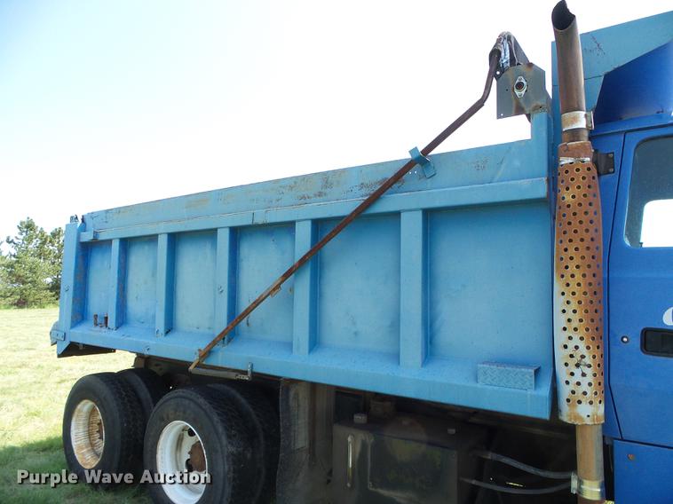 image for item DD5818 1996 Ford LNT8000 dump truck