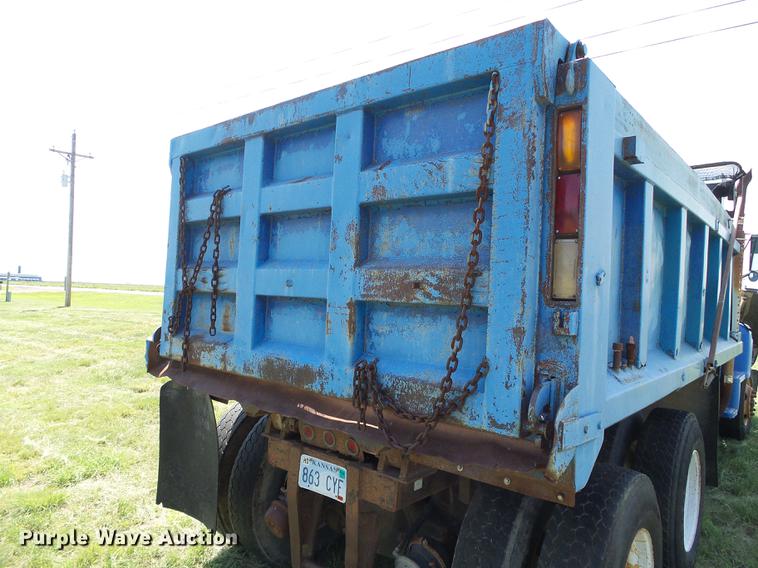 image for item DD5818 1996 Ford LNT8000 dump truck