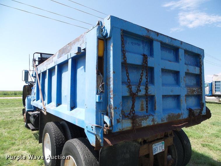 image for item DD5818 1996 Ford LNT8000 dump truck