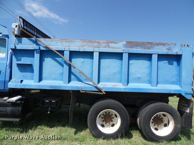 image for item DD5818 1996 Ford LNT8000 dump truck