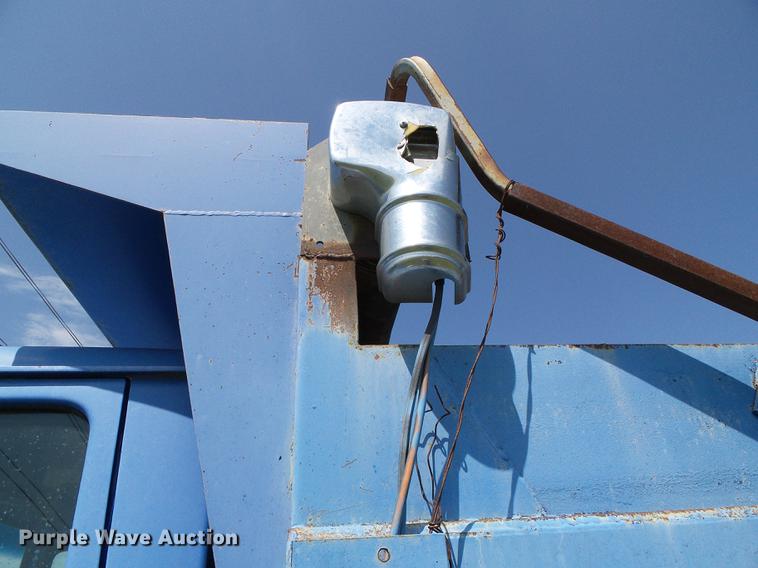 image for item DD5818 1996 Ford LNT8000 dump truck