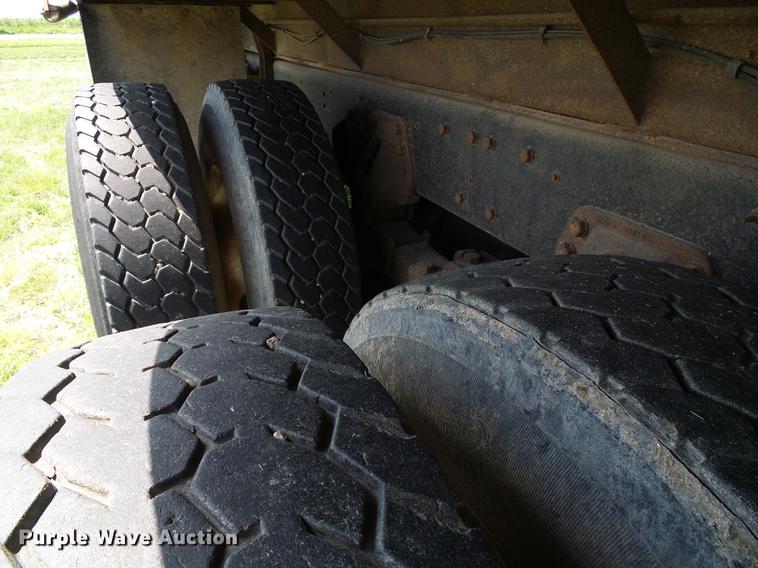 image for item DD5818 1996 Ford LNT8000 dump truck