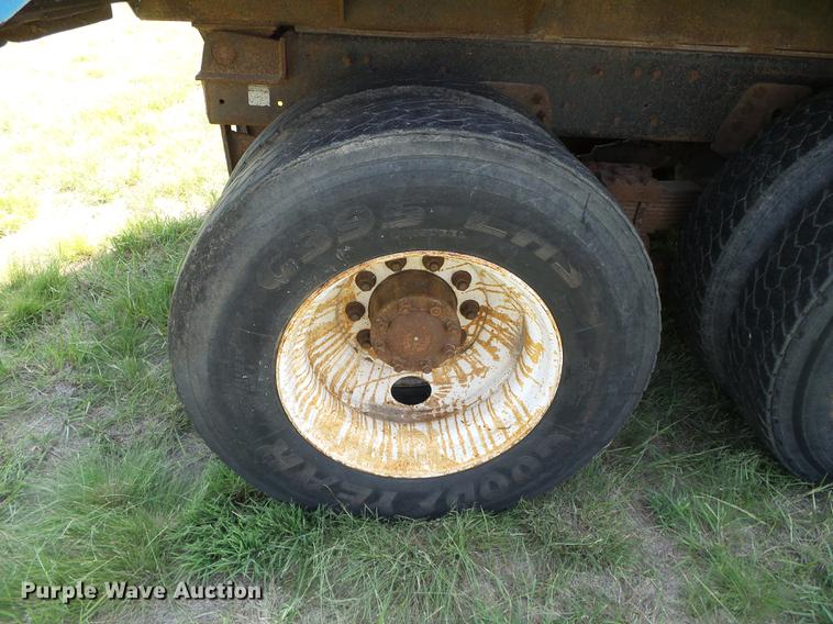 image for item DD5818 1996 Ford LNT8000 dump truck