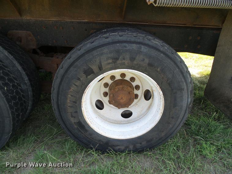 image for item DD5818 1996 Ford LNT8000 dump truck