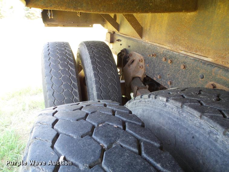 image for item DD5818 1996 Ford LNT8000 dump truck