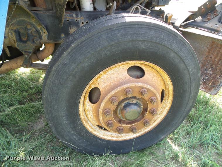 image for item DD5818 1996 Ford LNT8000 dump truck