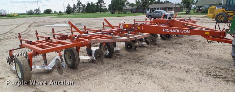 image for item DD5821 Richardson AE-4-35-4 sweep plow