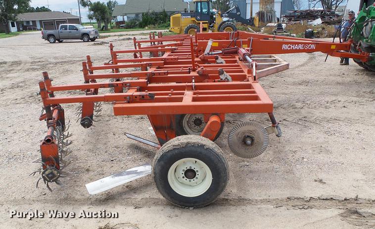 image for item DD5821 Richardson AE-4-35-4 sweep plow