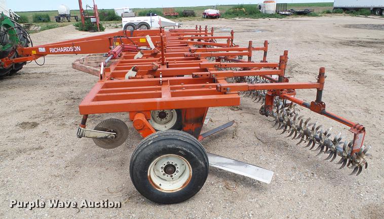 image for item DD5821 Richardson AE-4-35-4 sweep plow