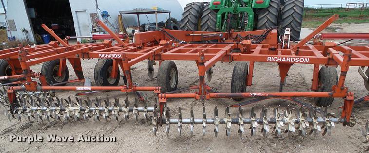 image for item DD5821 Richardson AE-4-35-4 sweep plow