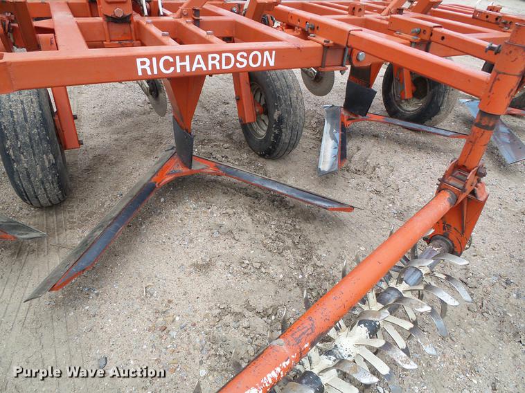 image for item DD5821 Richardson AE-4-35-4 sweep plow