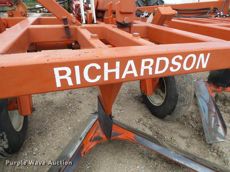 image for item DD5821 Richardson AE-4-35-4 sweep plow