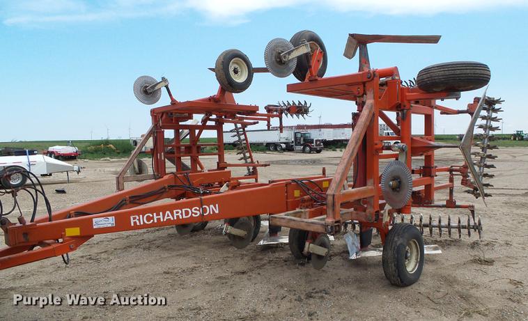 image for item DD5821 Richardson AE-4-35-4 sweep plow