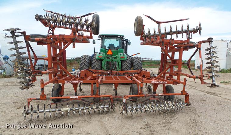 image for item DD5821 Richardson AE-4-35-4 sweep plow