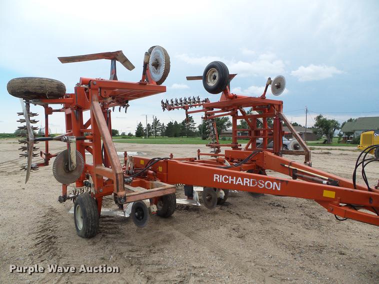image for item DD5821 Richardson AE-4-35-4 sweep plow