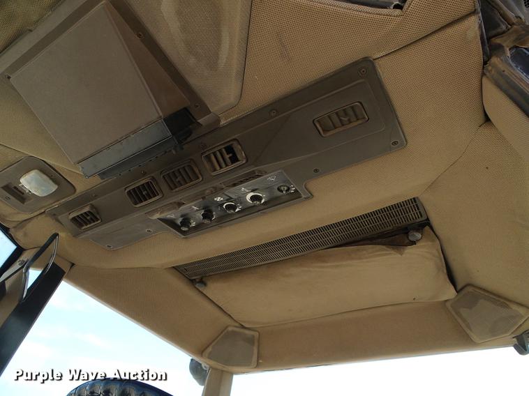 image for item DD5823 1990 John Deere 4955 MFWD tractor