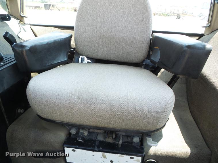 image for item DD5823 1990 John Deere 4955 MFWD tractor