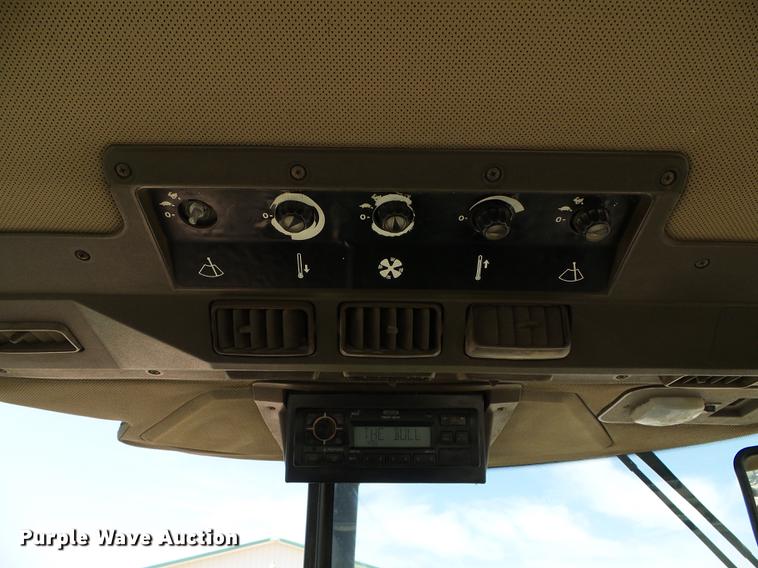 image for item DD5823 1990 John Deere 4955 MFWD tractor