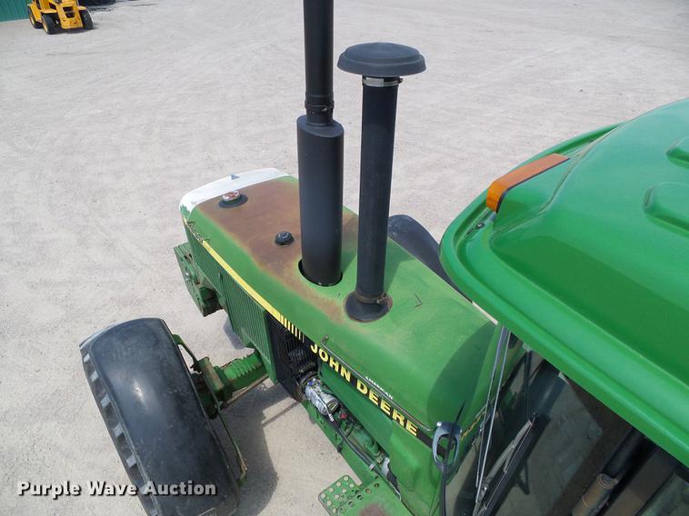 image for item DD5823 1990 John Deere 4955 MFWD tractor