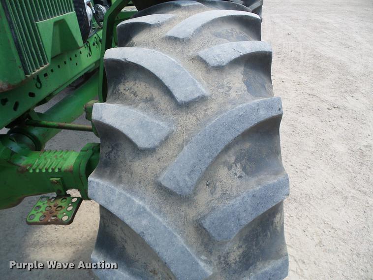 image for item DD5823 1990 John Deere 4955 MFWD tractor