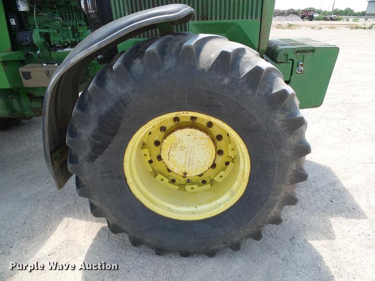 image for item DD5823 1990 John Deere 4955 MFWD tractor