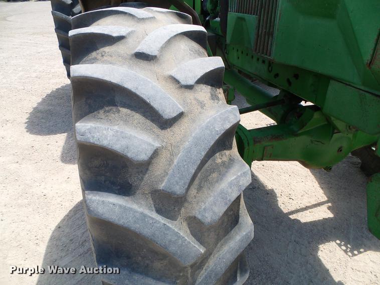image for item DD5823 1990 John Deere 4955 MFWD tractor