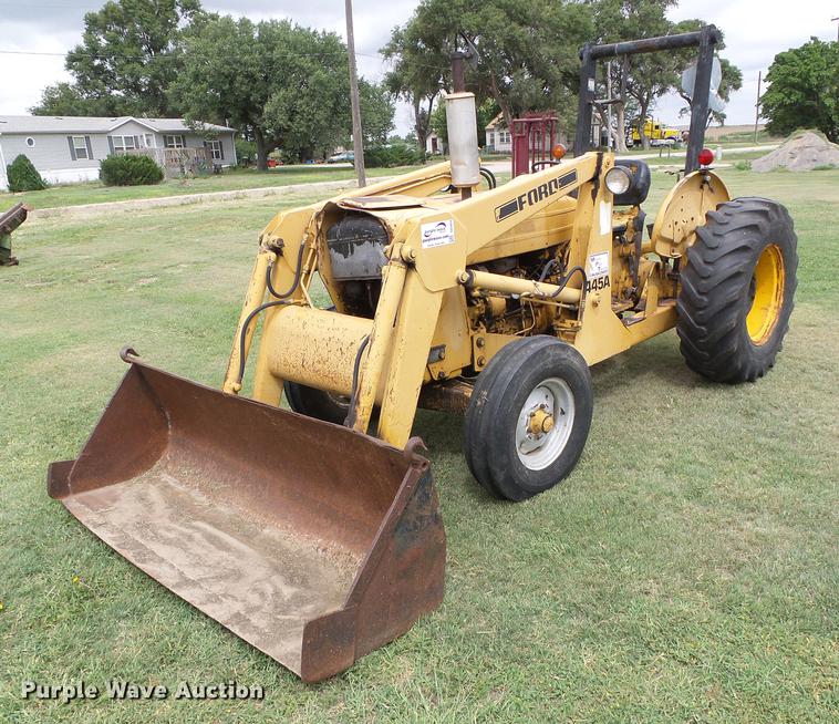 image for item DD5824 Ford 445A tractor