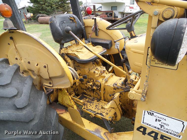 image for item DD5824 Ford 445A tractor