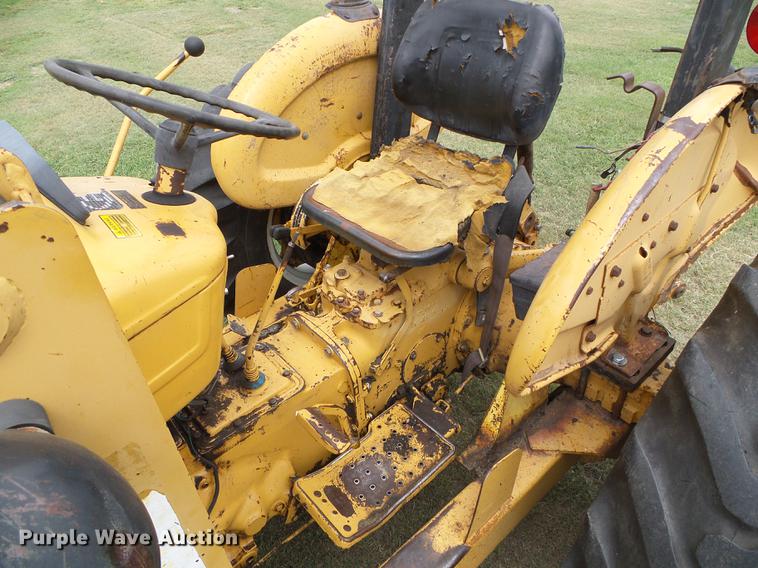image for item DD5824 Ford 445A tractor