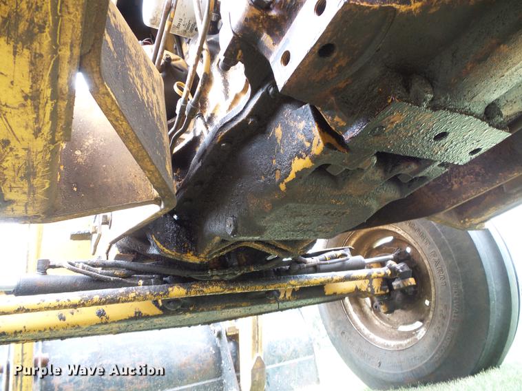 image for item DD5824 Ford 445A tractor